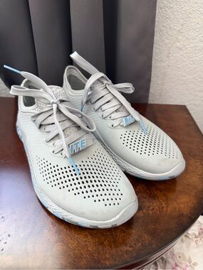 Crocs LiteRide 360 Pacer Sneakers in Light Grey Oxygen Blue